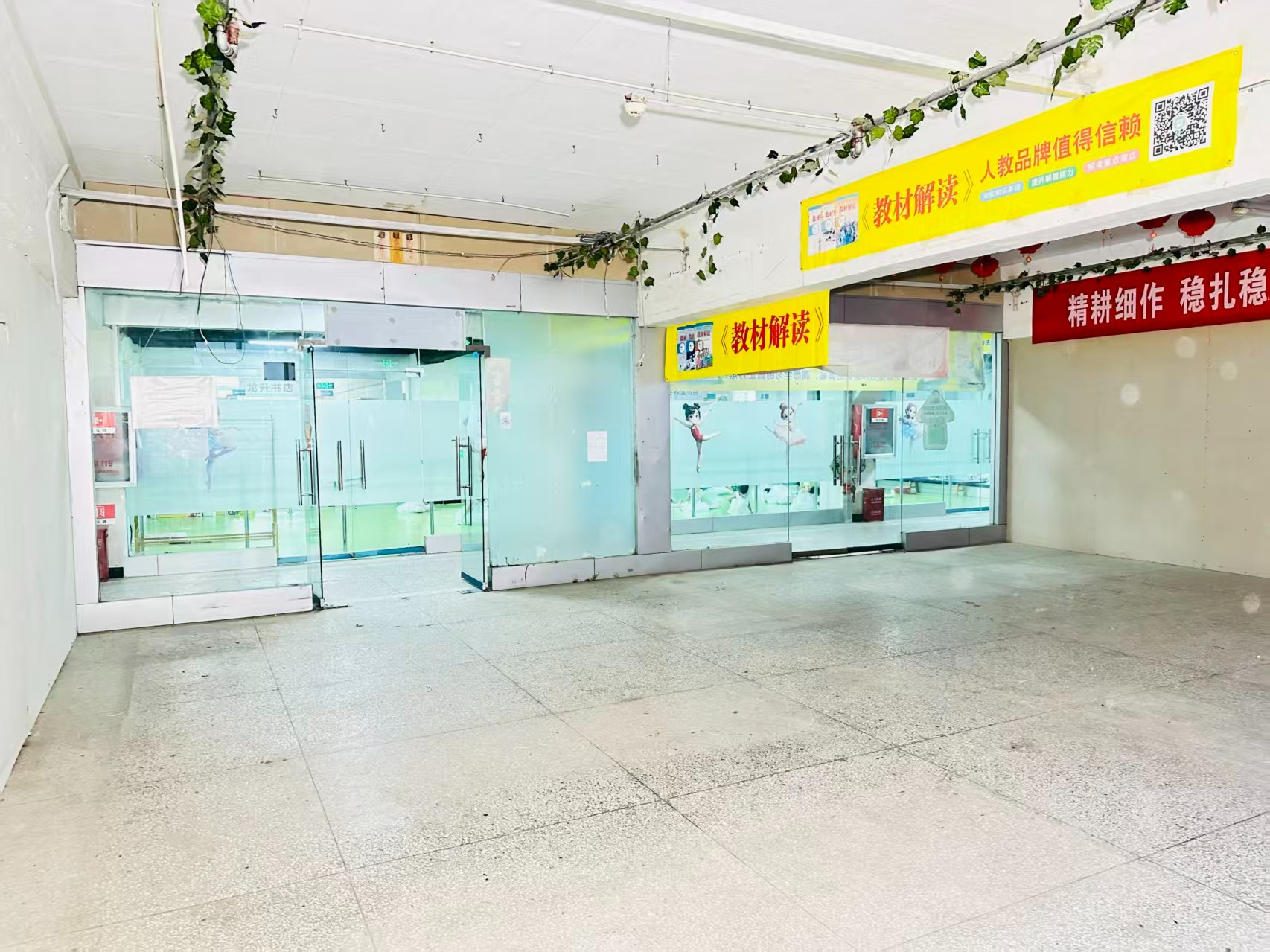 提供写字楼、商铺、展示空间、直播间等多种面积选择，满足企业办公、研发、展示、运营等多元需求。