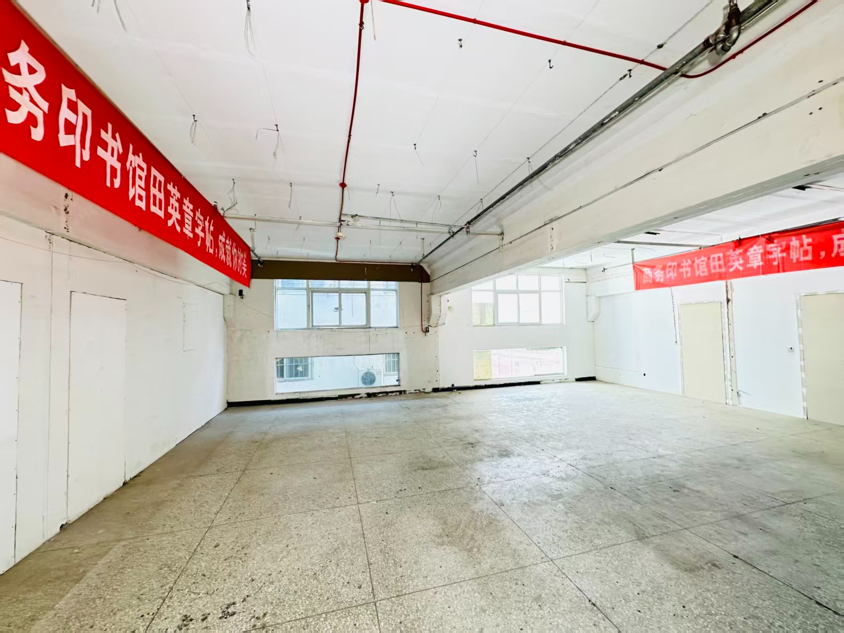 建议再强化“人工智能算力中心、AI应用孵化、数字经济示范园”等产业概念，会更符合产业园招商语言