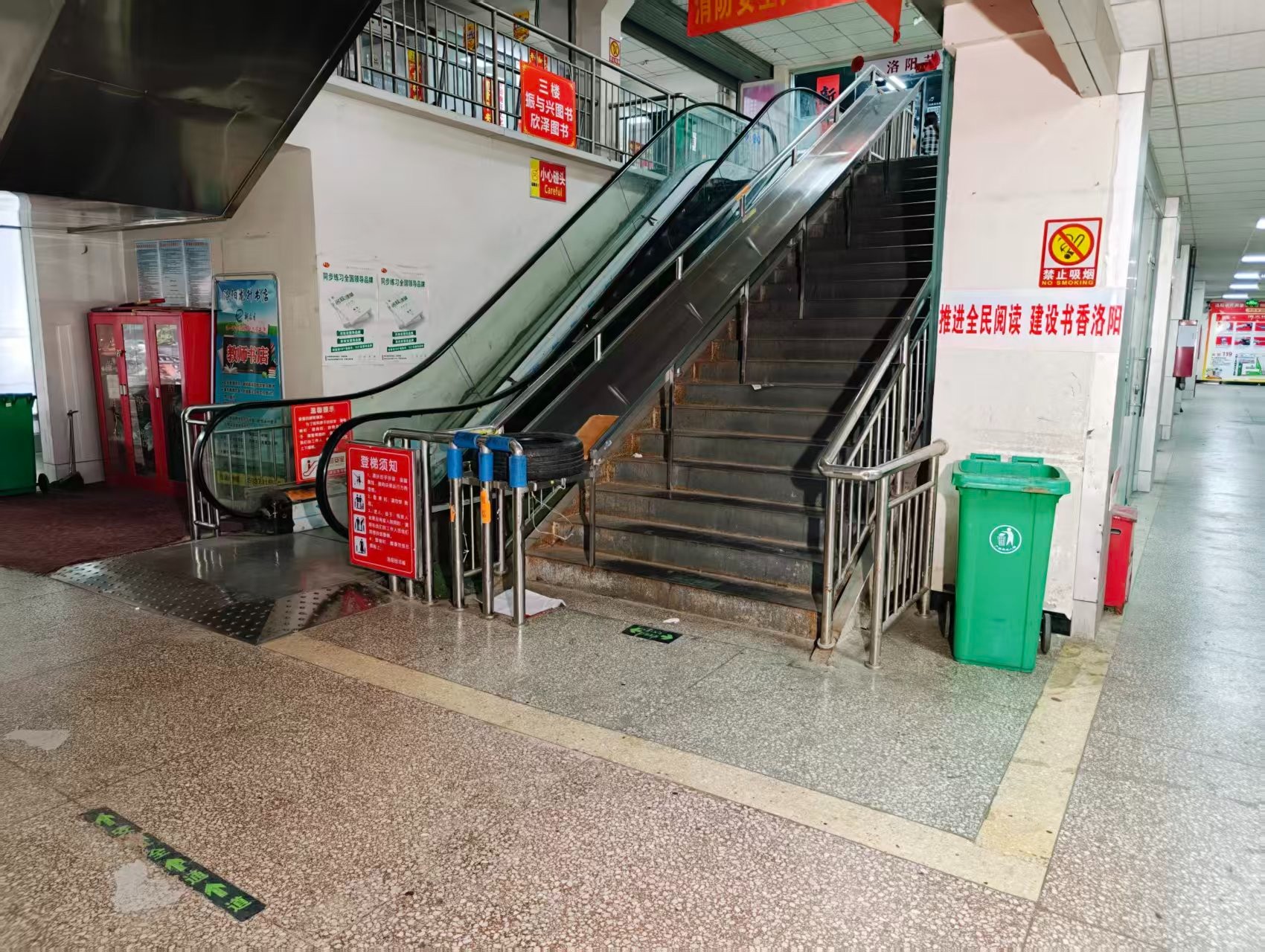 春都路副食文化园现面向社会招商，写字楼、商铺多种面积灵活出租，欢迎企业办公、商贸经营、电商直播、仓储展示、创业开店等项目入驻。
