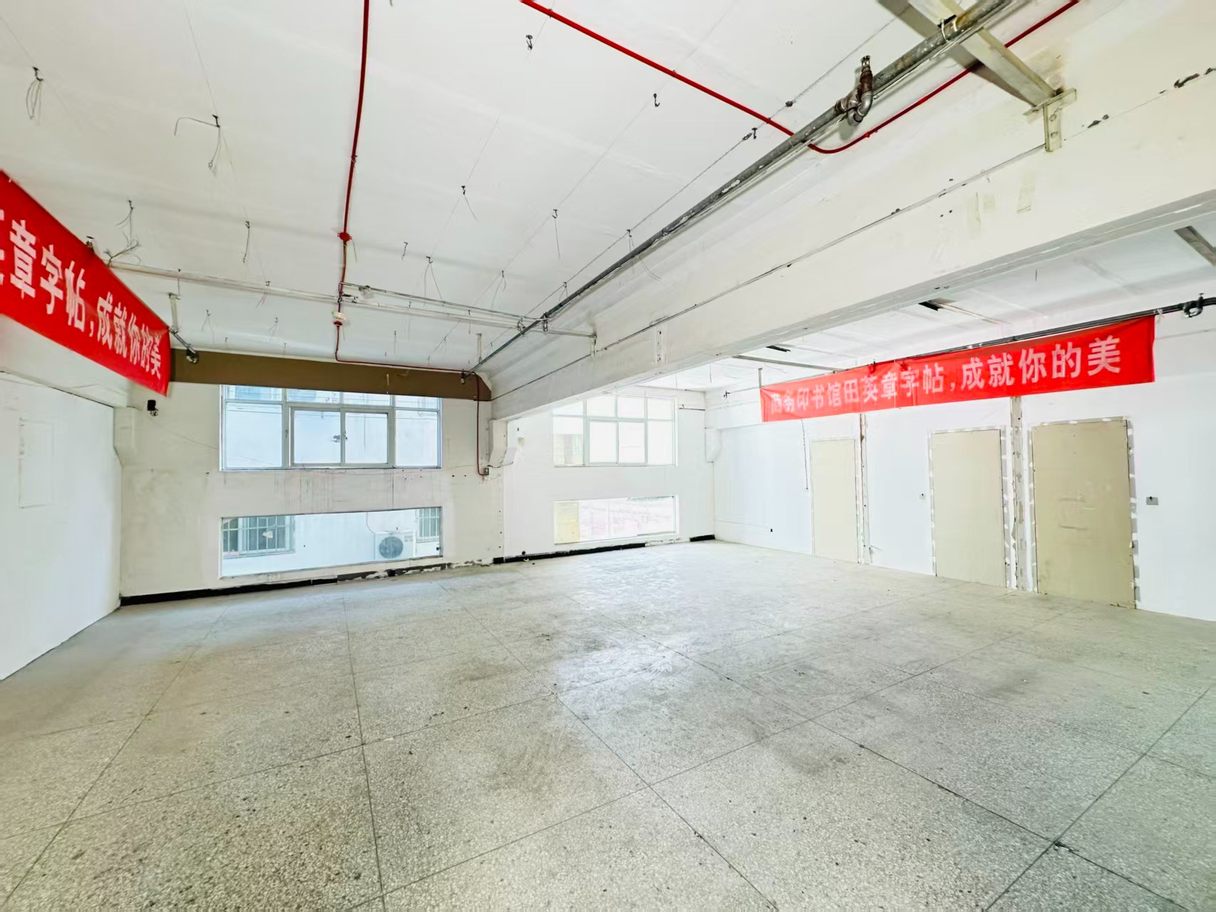 重点吸引人工智能应用、数字经济、电商直播、智能制造服务、软件开发、科技创新企业及创业团队入驻
